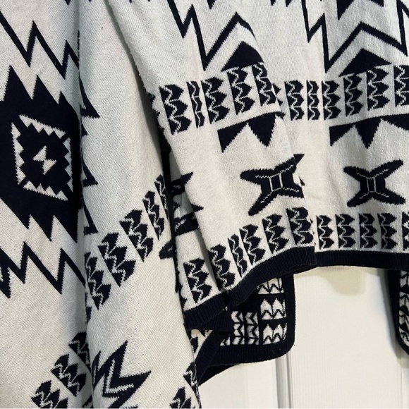 H&M Divided Size M Navy Blue & White Aztec Print Chunky Knit Cardigan Sweater - Picture 8 of 10